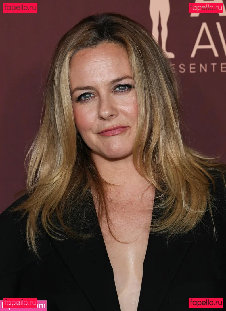 Alicia Silverstone Onlyfans Photo Gallery 