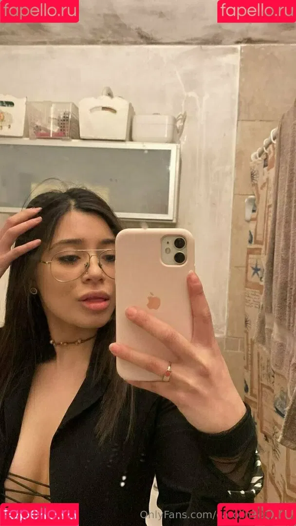 carolinee2000 Onlyfans Photo Gallery 