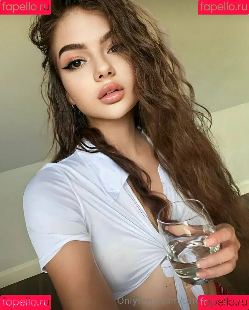 carolinee2000 Onlyfans Photo Gallery 