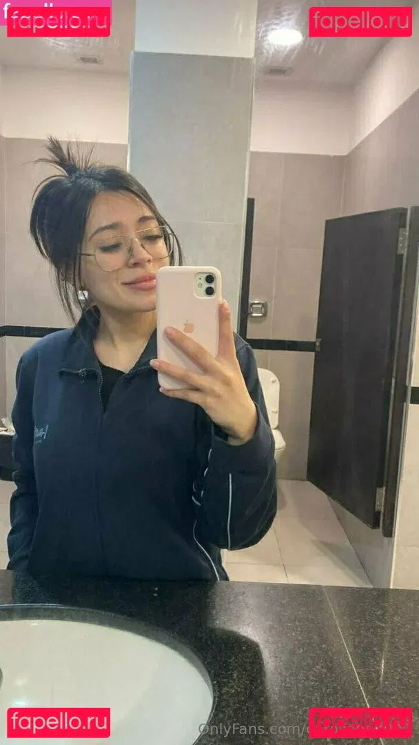 carolinee2000 Onlyfans Photo Gallery 