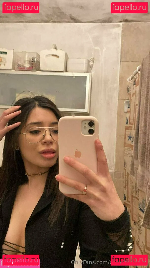 carolinee2000 Onlyfans Photo Gallery 