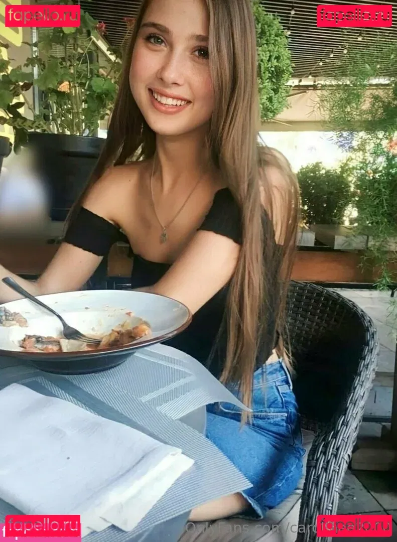 carolinee2000 Onlyfans Photo Gallery 