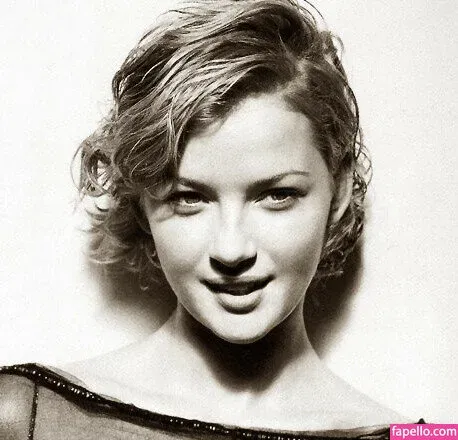 Gretchen Mol Onlyfans Photo Gallery 