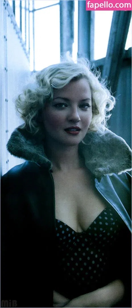 Gretchen Mol Onlyfans Photo Gallery 
