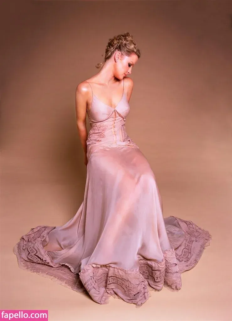 Gretchen Mol Onlyfans Photo Gallery 