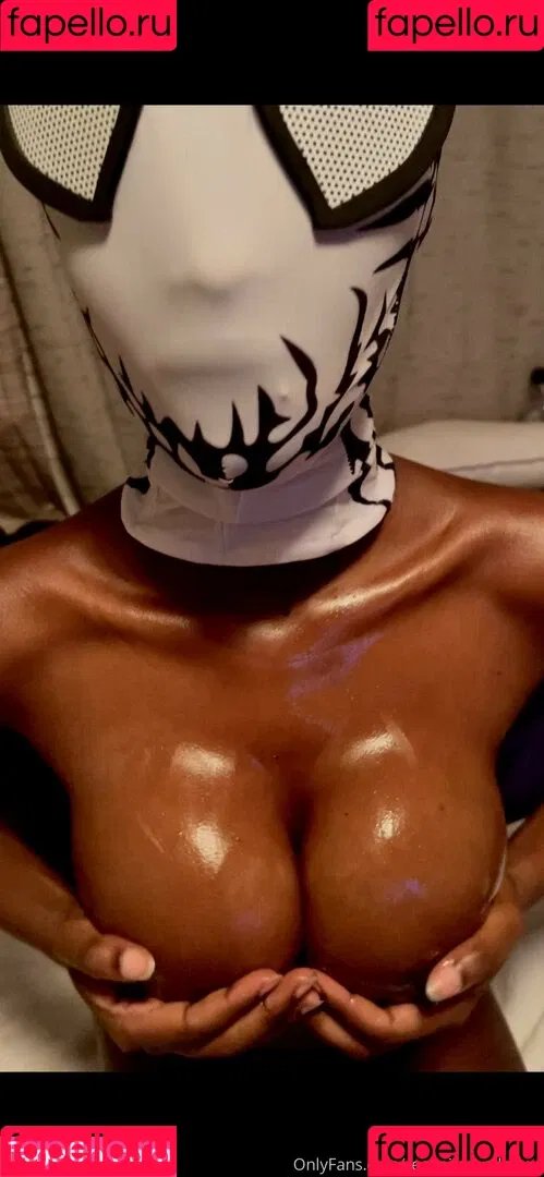 realmilesandgwen Onlyfans Photo Gallery 