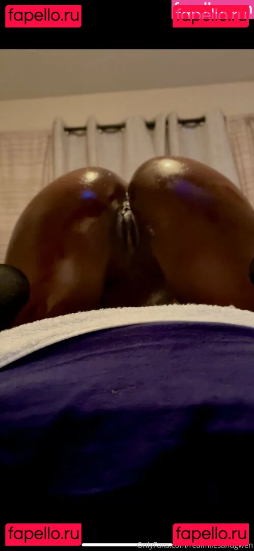 realmilesandgwen Onlyfans Photo Gallery 