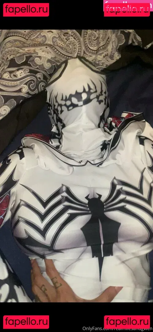 realmilesandgwen Onlyfans Photo Gallery 