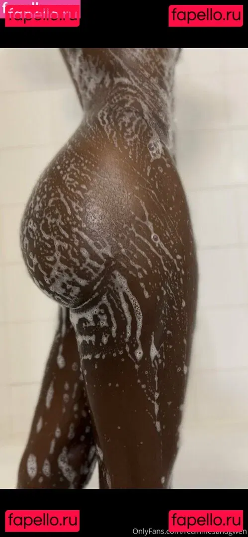 realmilesandgwen Onlyfans Photo Gallery 