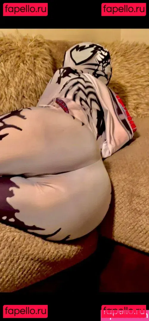 realmilesandgwen Onlyfans Photo Gallery 