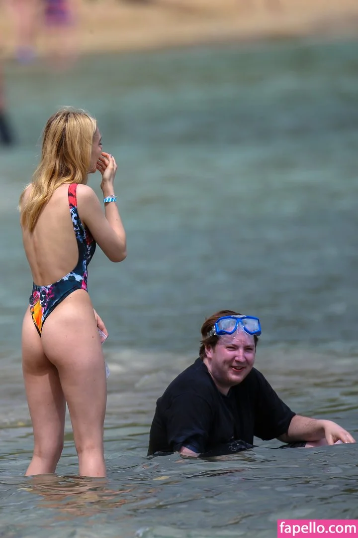 Nicola Peltz Onlyfans Photo Gallery 