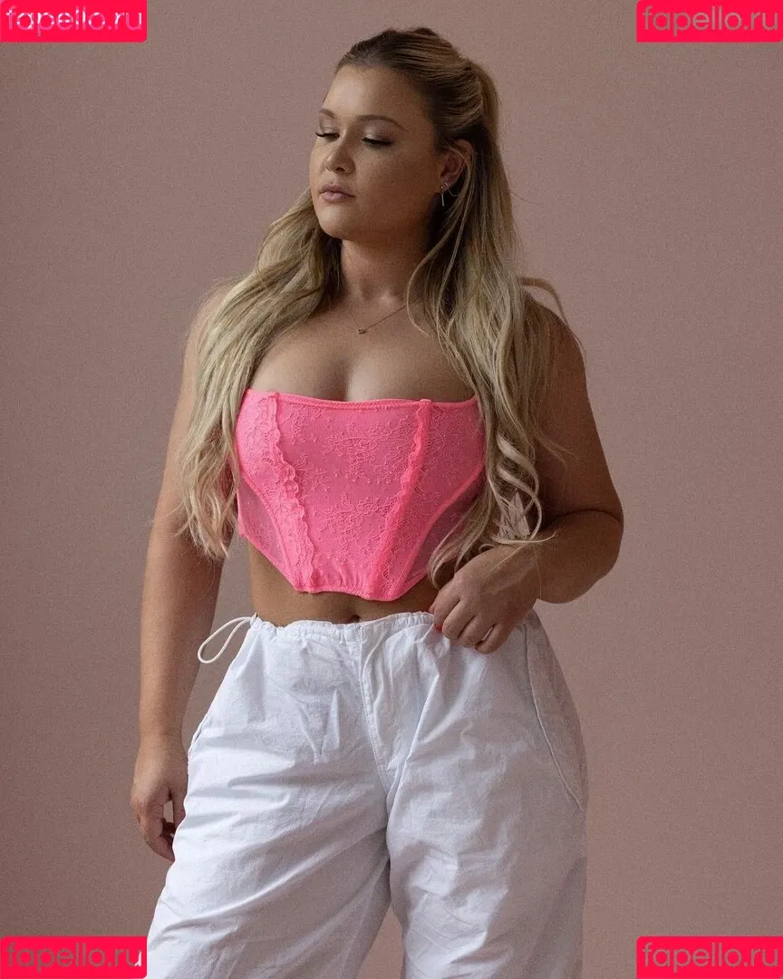Sophia Thiel Onlyfans Photo Gallery 