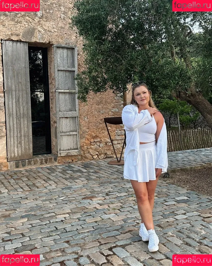 Sophia Thiel Onlyfans Photo Gallery 