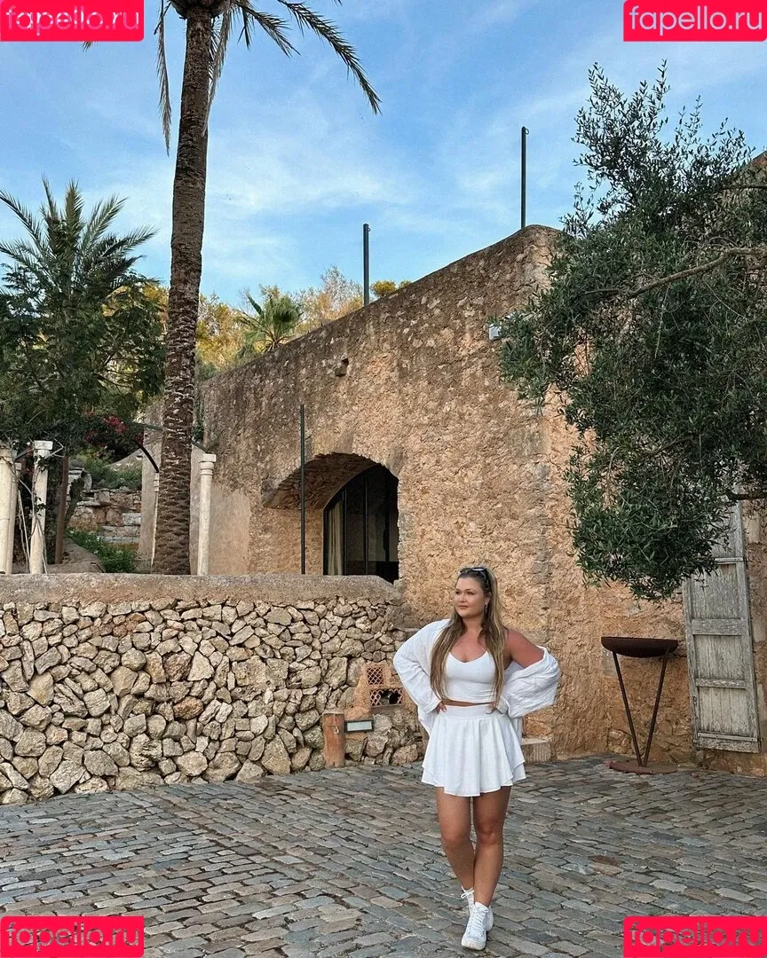 Sophia Thiel Onlyfans Photo Gallery 