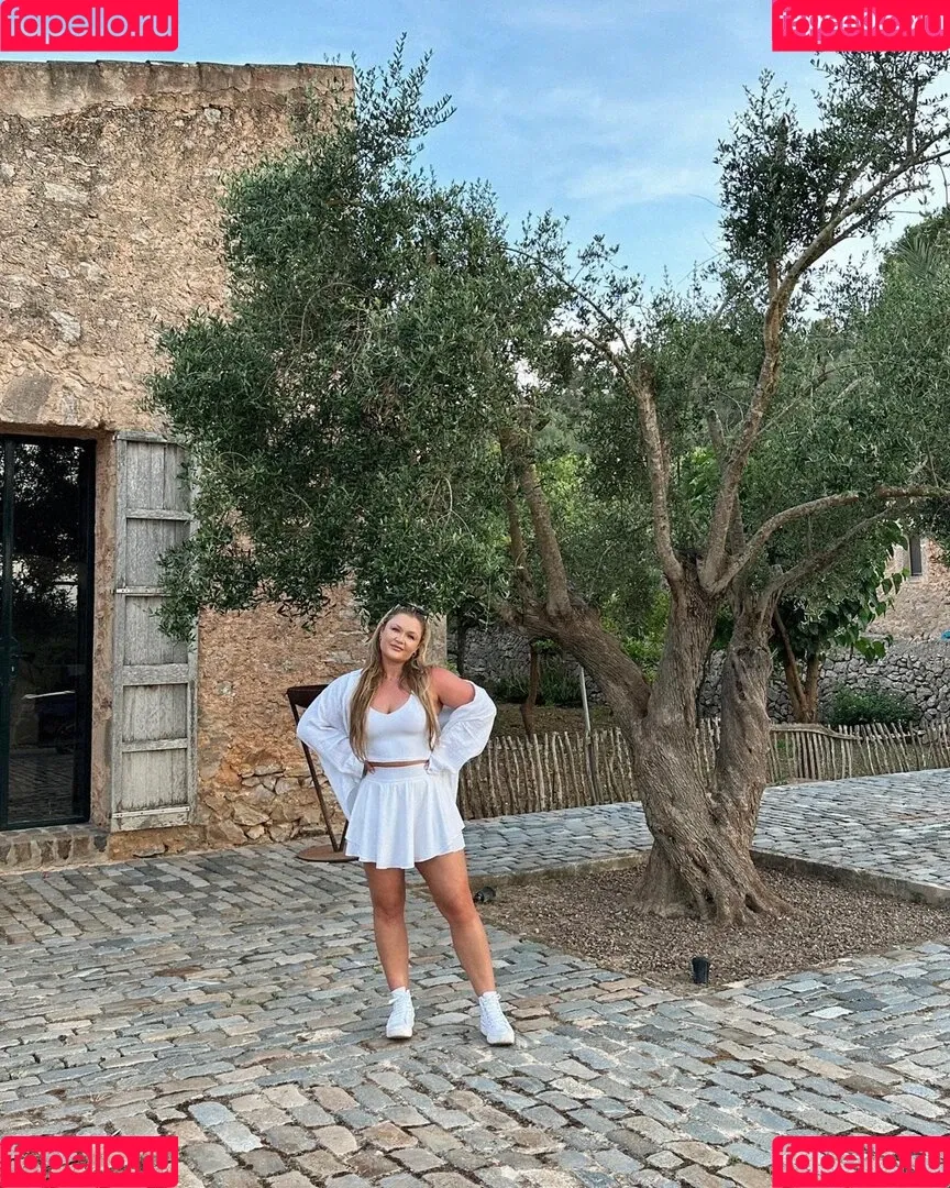 Sophia Thiel Onlyfans Photo Gallery 