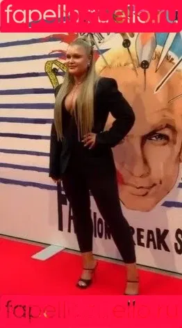 Sophia Thiel Onlyfans Photo Gallery 