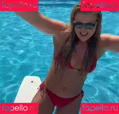 Sophia Thiel Onlyfans Photo Gallery 