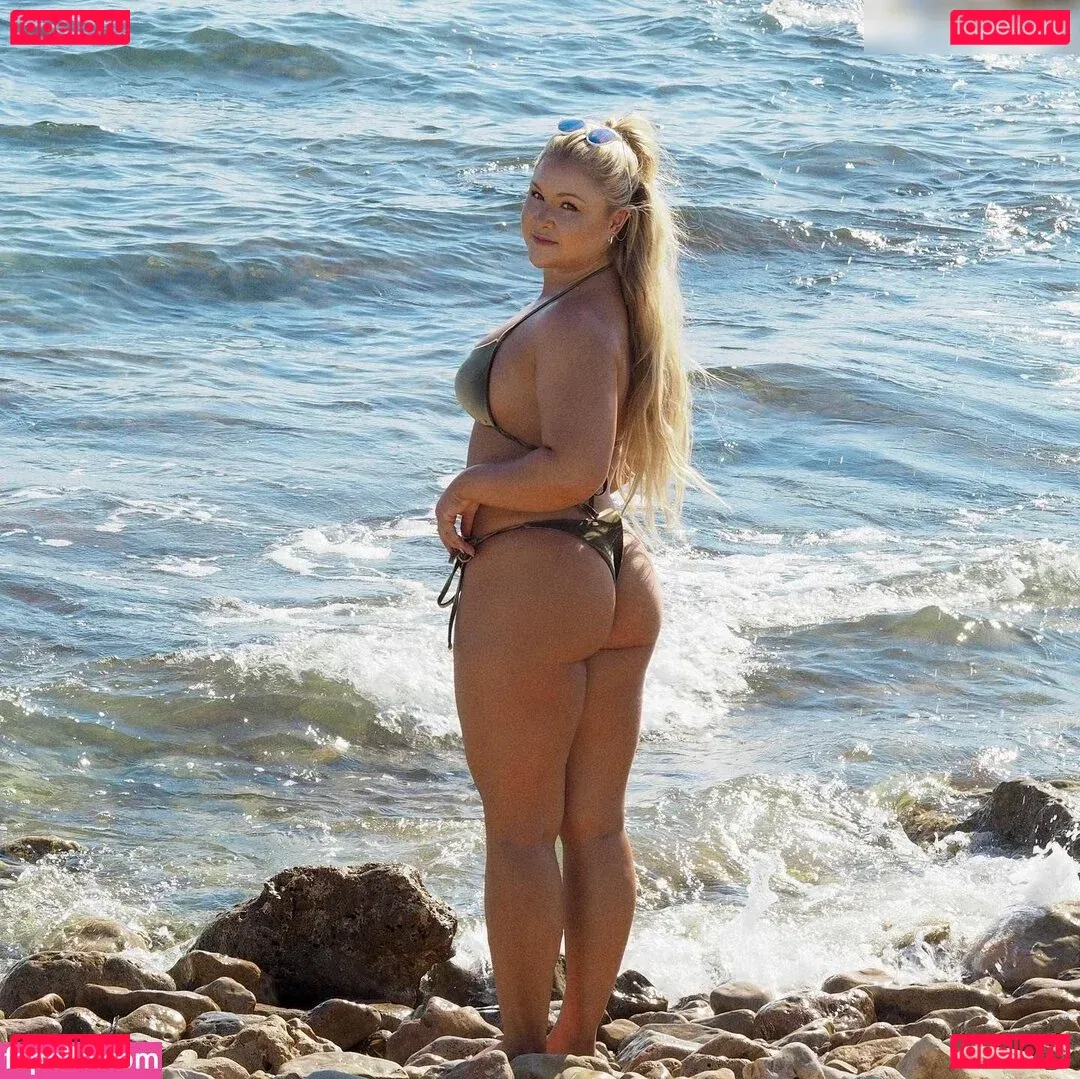 Sophia Thiel Onlyfans Photo Gallery 