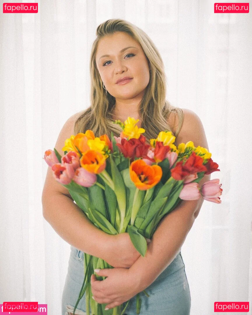 Sophia Thiel Onlyfans Photo Gallery 