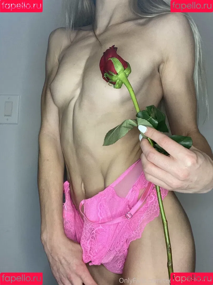 teenytinyblondievip Onlyfans Photo Gallery 