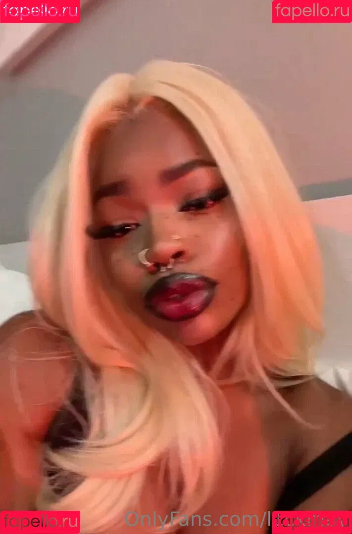 mayhoekage Onlyfans Photo Gallery 