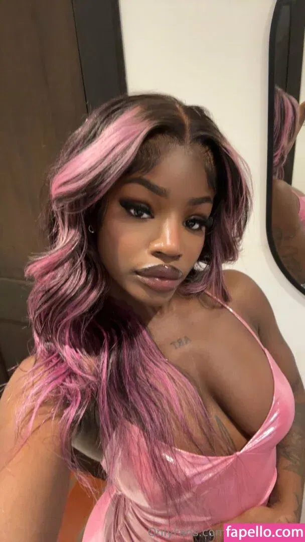 mayhoekage Onlyfans Photo Gallery 