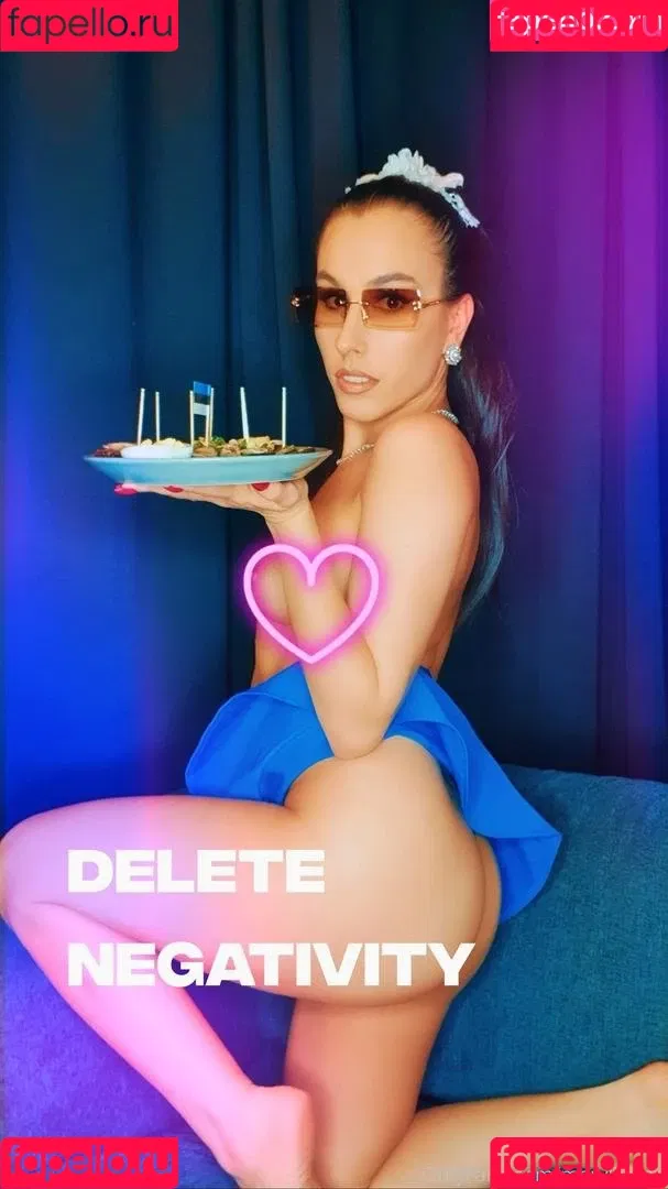 merylinnau Onlyfans Photo Gallery 