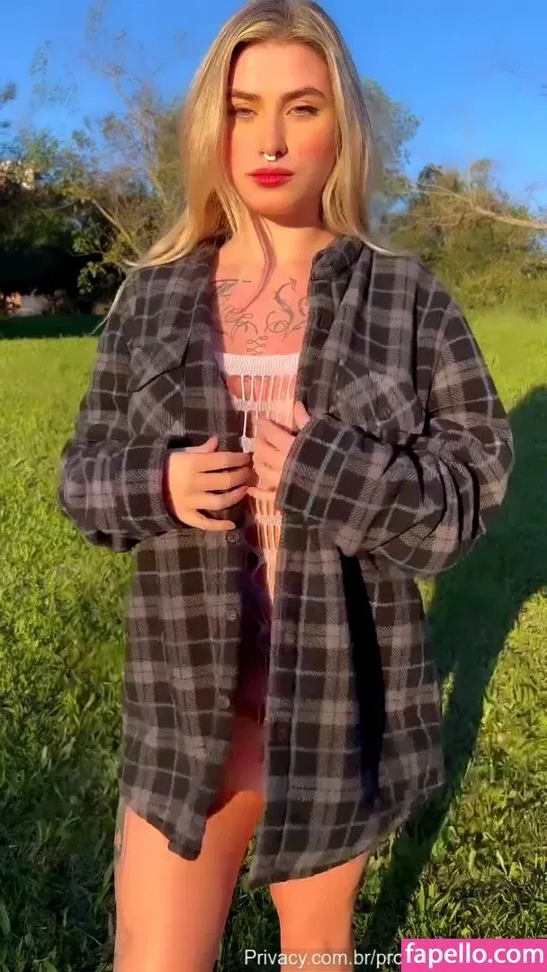 Júlia Gouvea Onlyfans Photo Gallery 