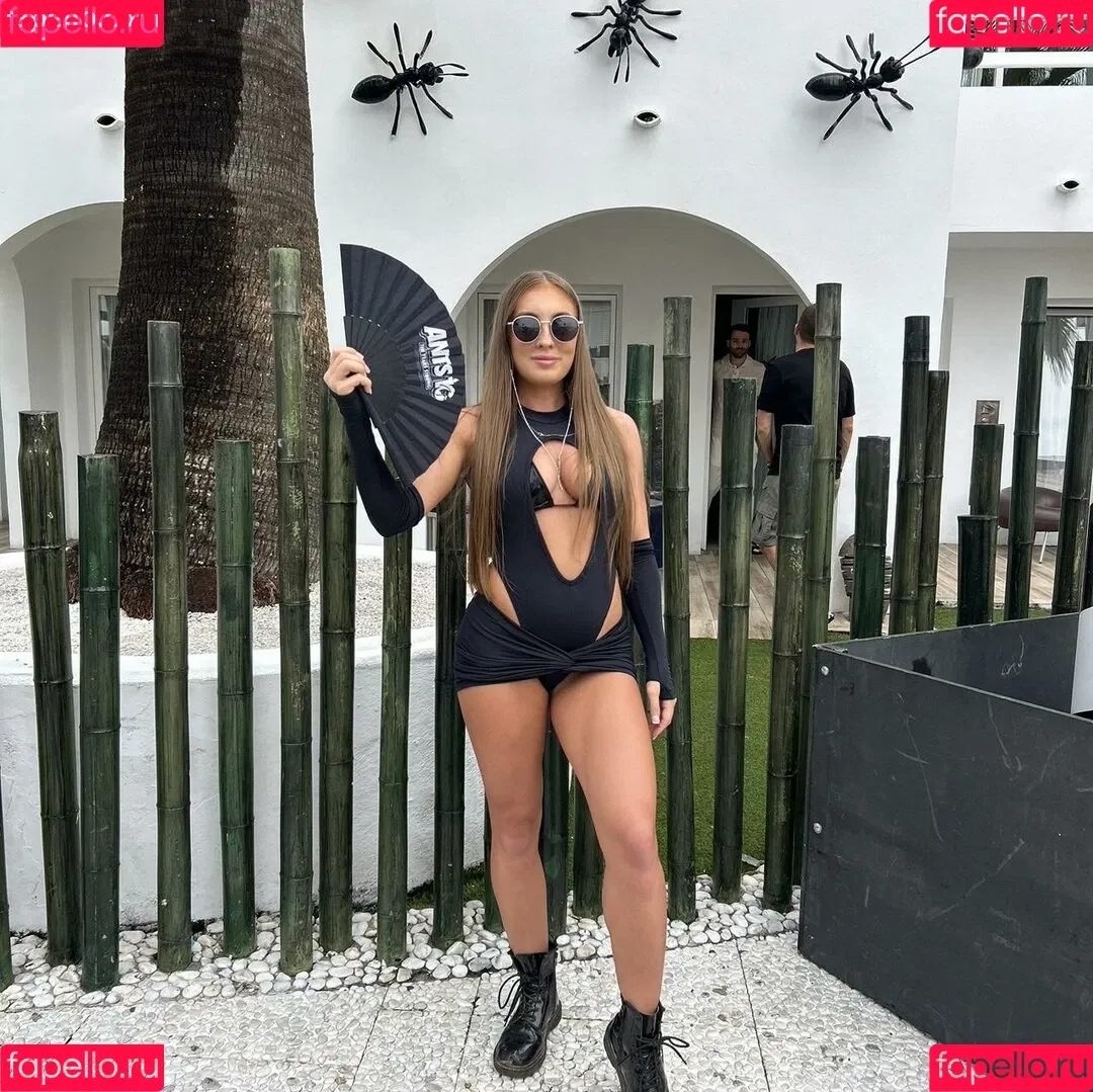 Natasha Vandelois Onlyfans Photo Gallery 