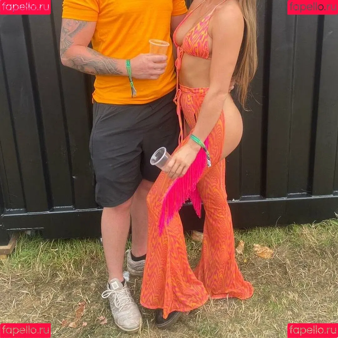 Natasha Vandelois Onlyfans Photo Gallery 