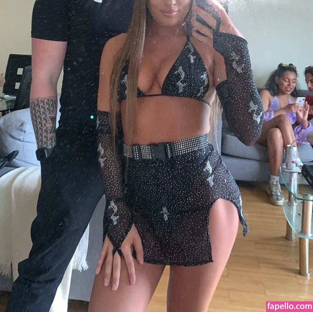 Natasha Vandelois Onlyfans Photo Gallery 