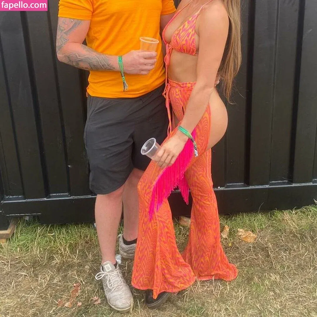 Natasha Vandelois Onlyfans Photo Gallery 