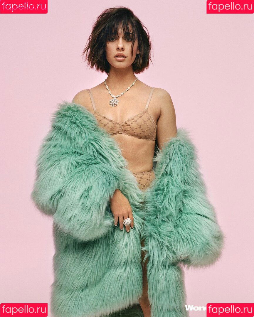 Naomi Scott Onlyfans Photo Gallery 