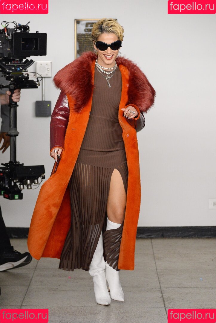 Naomi Scott Onlyfans Photo Gallery 