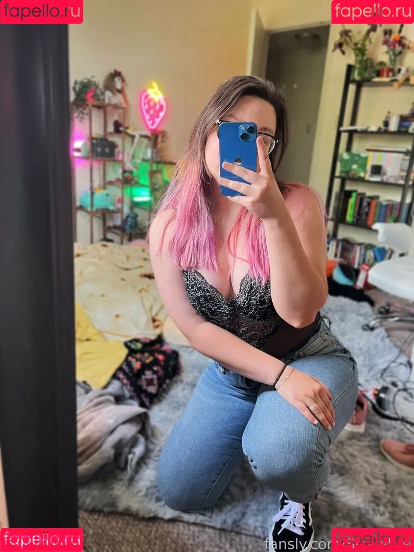 Strawbre Onlyfans Photo Gallery 