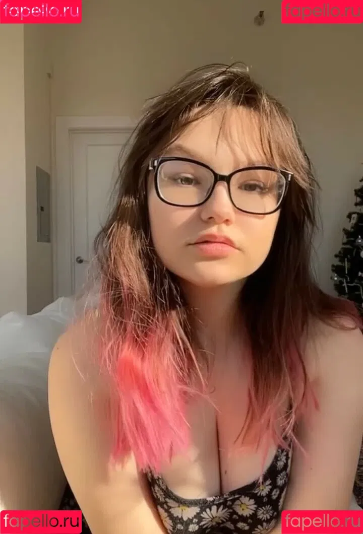 Strawbre Onlyfans Photo Gallery 