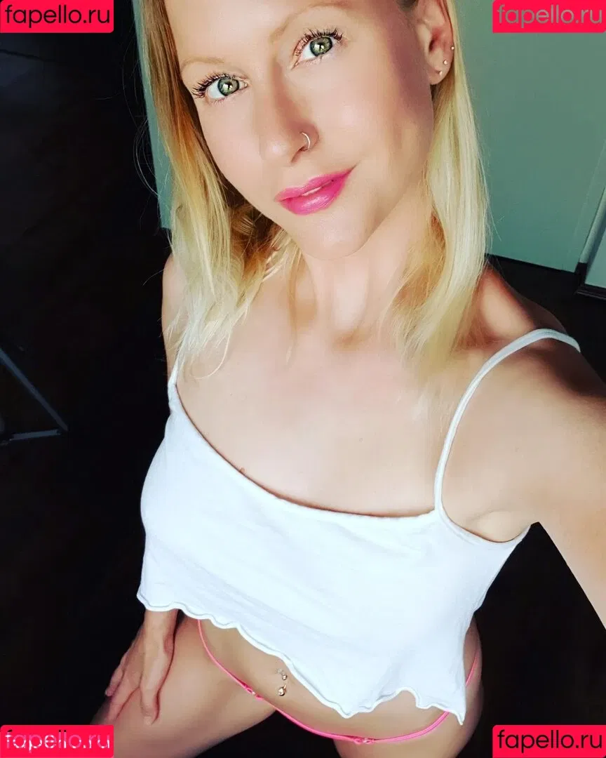 Blondehexe Onlyfans Photo Gallery 