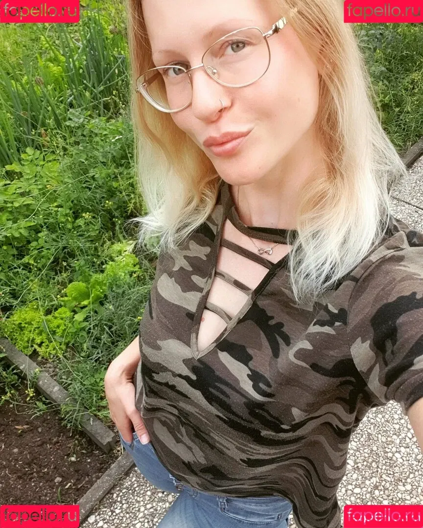 Blondehexe Onlyfans Photo Gallery 
