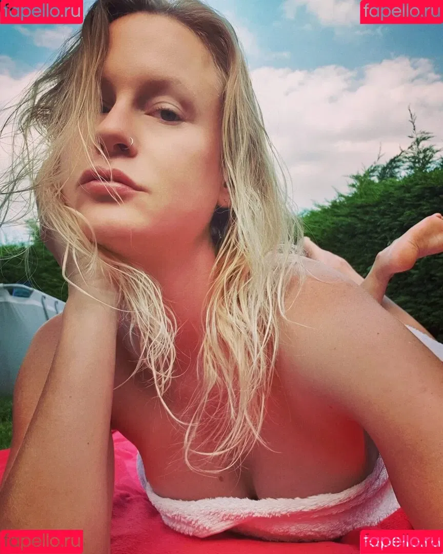 Blondehexe Onlyfans Photo Gallery 