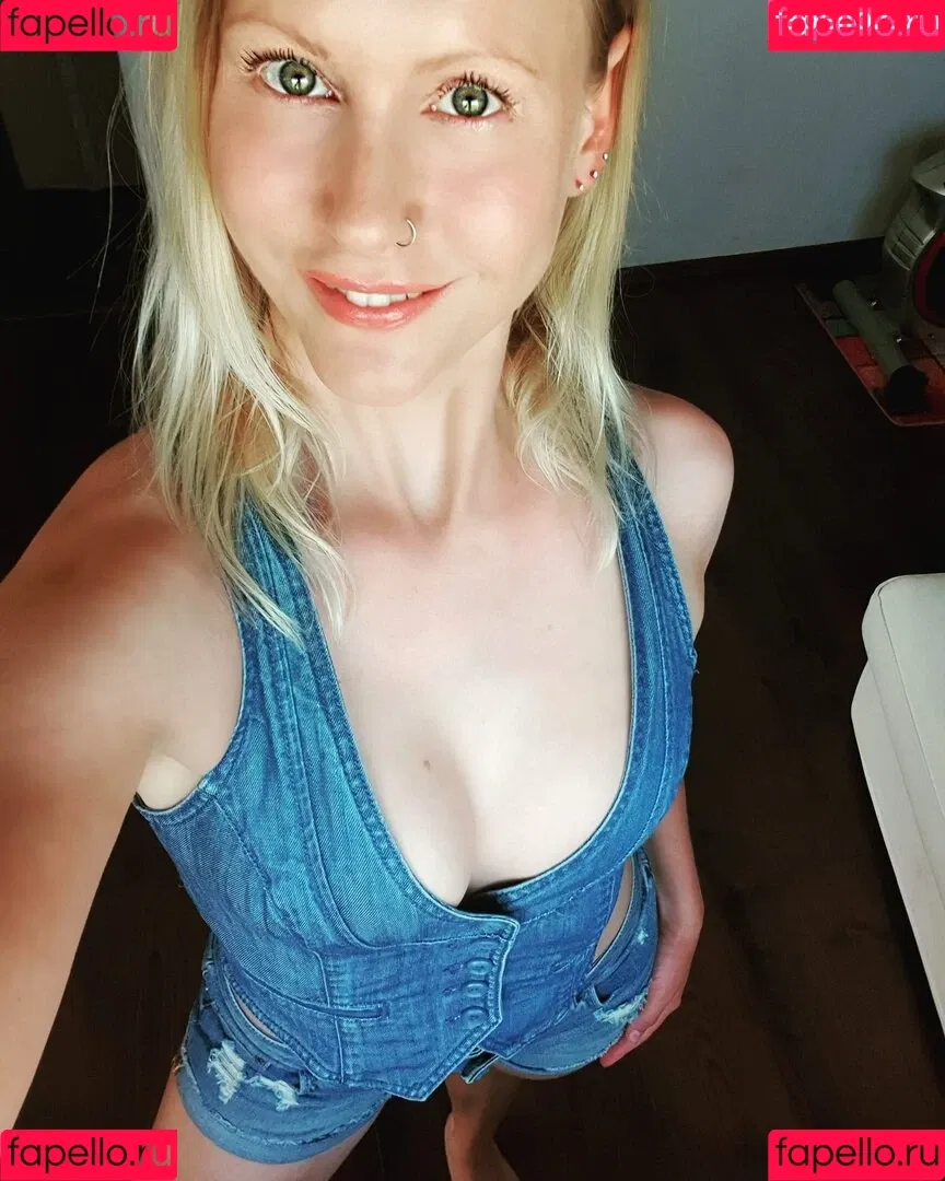 Blondehexe Onlyfans Photo Gallery 