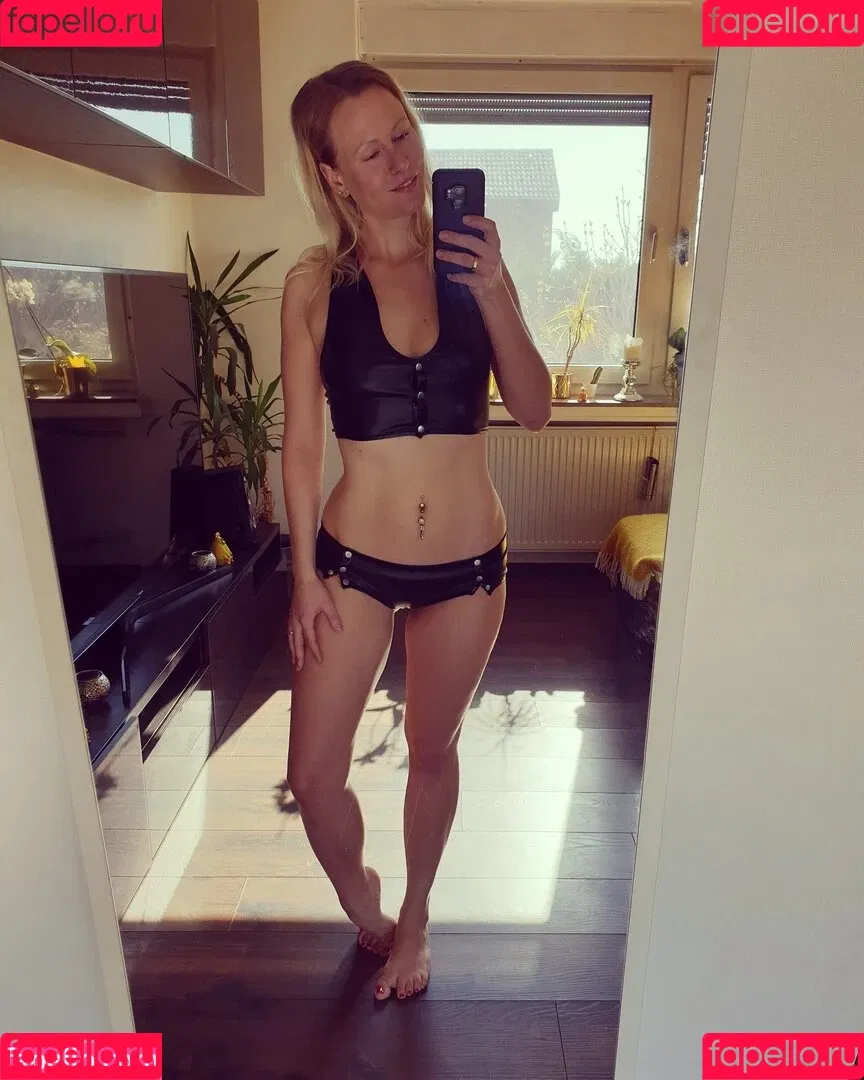Blondehexe Onlyfans Photo Gallery 
