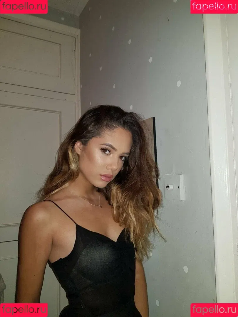 Saoirse Alicia Behzadi Onlyfans Photo Gallery 