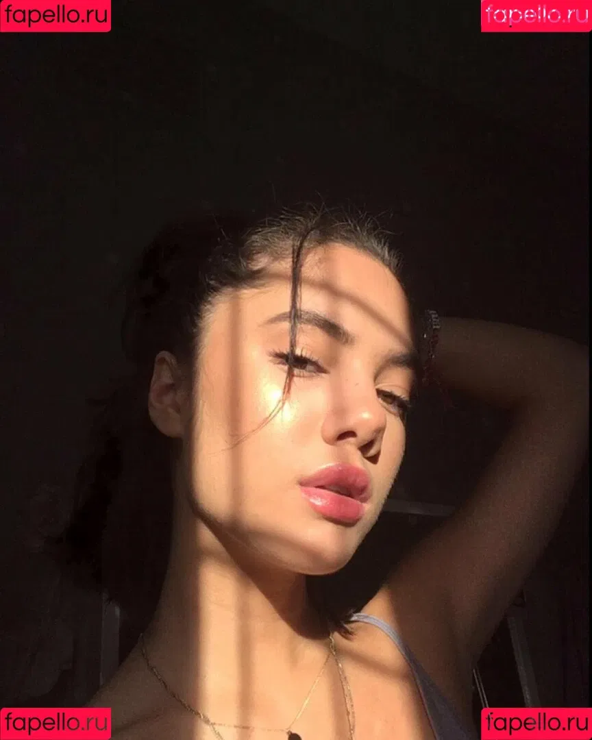 Saoirse Alicia Behzadi Onlyfans Photo Gallery 