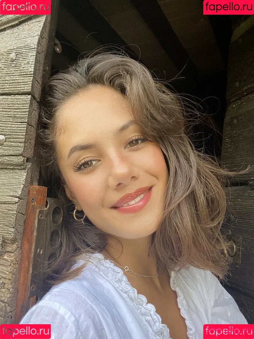 Saoirse Alicia Behzadi Onlyfans Photo Gallery 