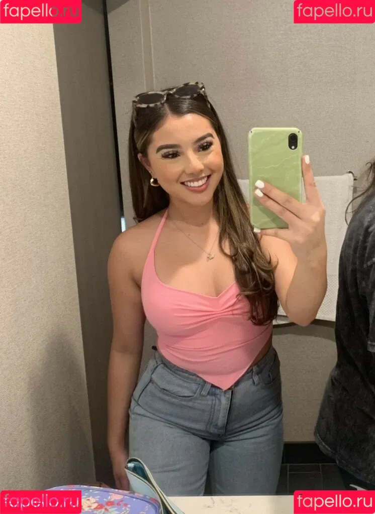 Gisselle Next Door Onlyfans Photo Gallery 