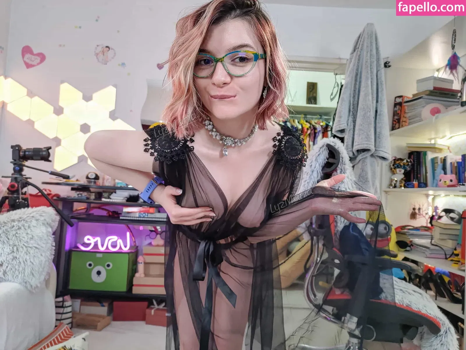 Lyzmania Onlyfans Photo Gallery 