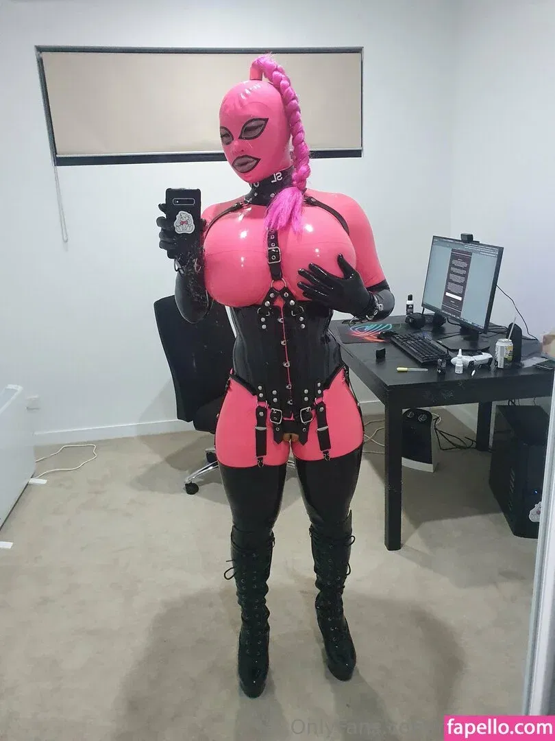 rubberbuns Onlyfans Photo Gallery 