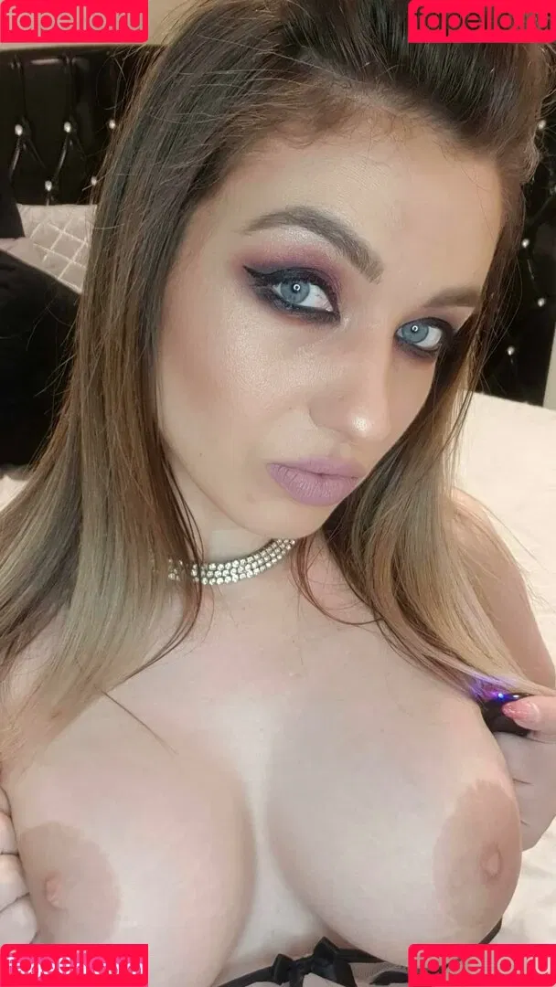 Rebecca White Onlyfans Photo Gallery 