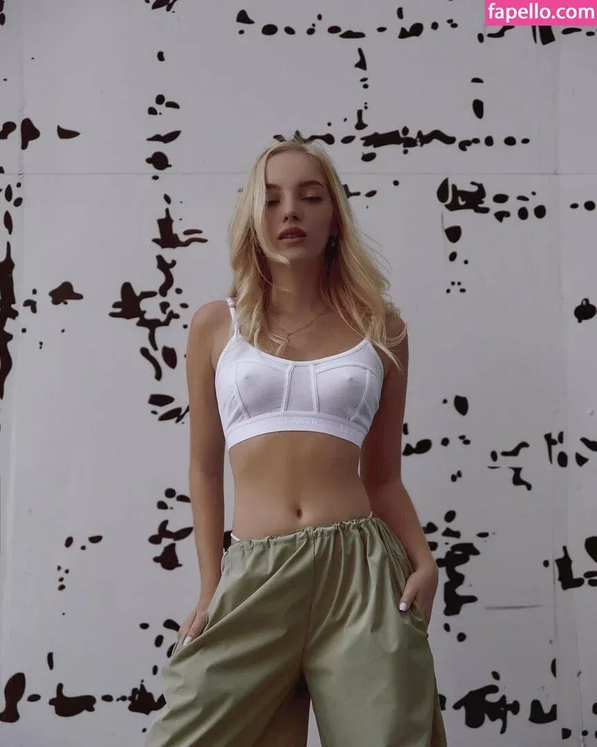 Emma White Onlyfans Photo Gallery 