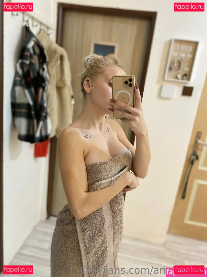 ariablonde Onlyfans Photo Gallery 